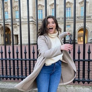 Meet your Posher, Julia